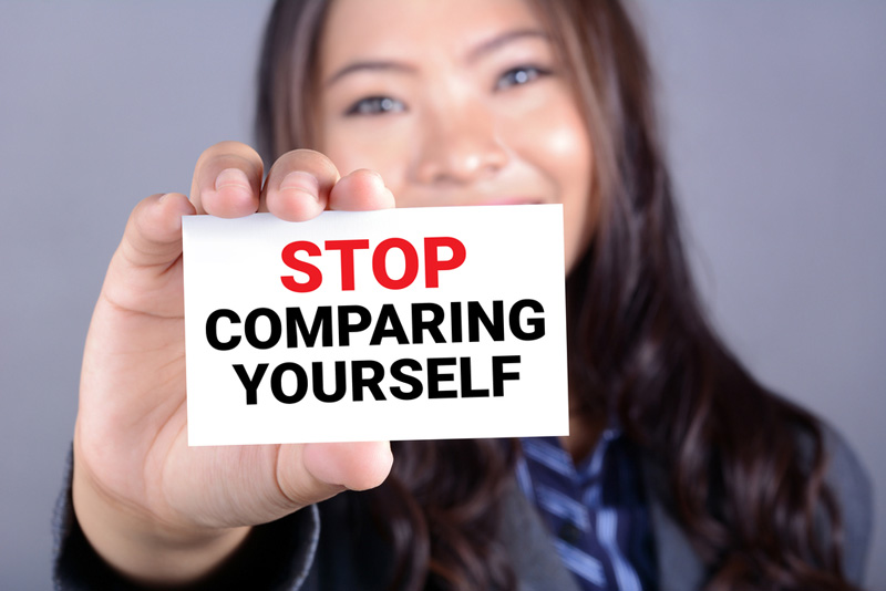 كيف تتوقف عن مقارنة نفسك بالآخرين؟